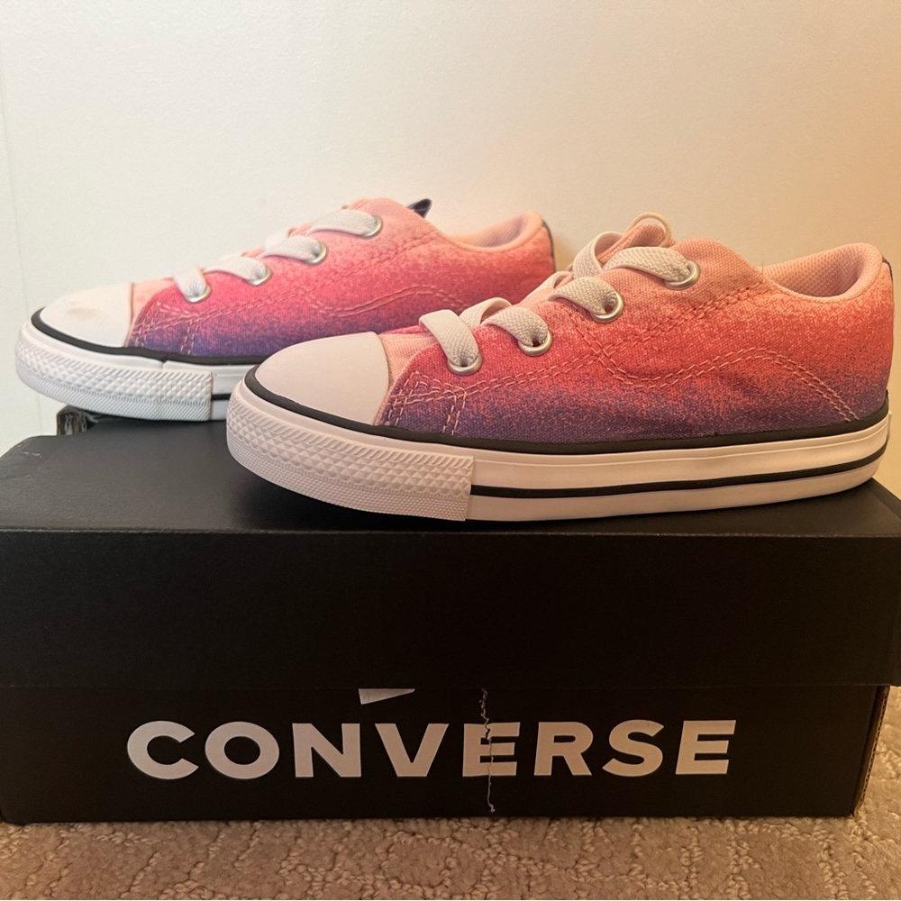 Kids Converse  Size 9 pink/moonrise purple/white